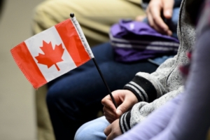 官宣！2026年起加拿大福利大升级，新移民竟然拿得比本地人还多！